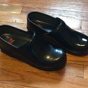Black Patent Leather Dansko XP