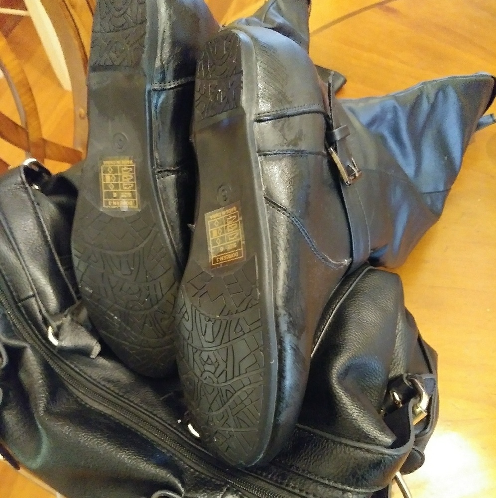 Gorgeous black 3 buckle flat knee boot. Size 6 - Picture 3 of 3