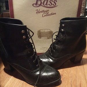 EUC Oxford Lace Up Boots