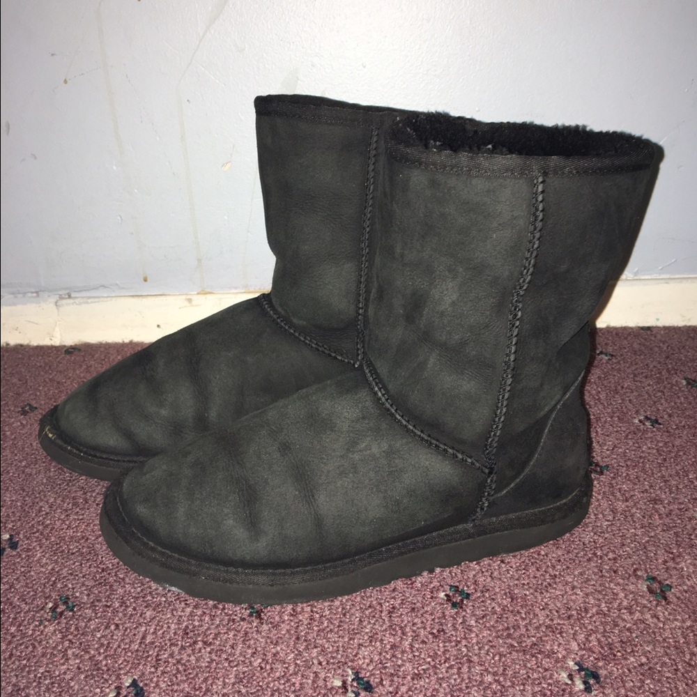 Classic Black short Uggs size 8