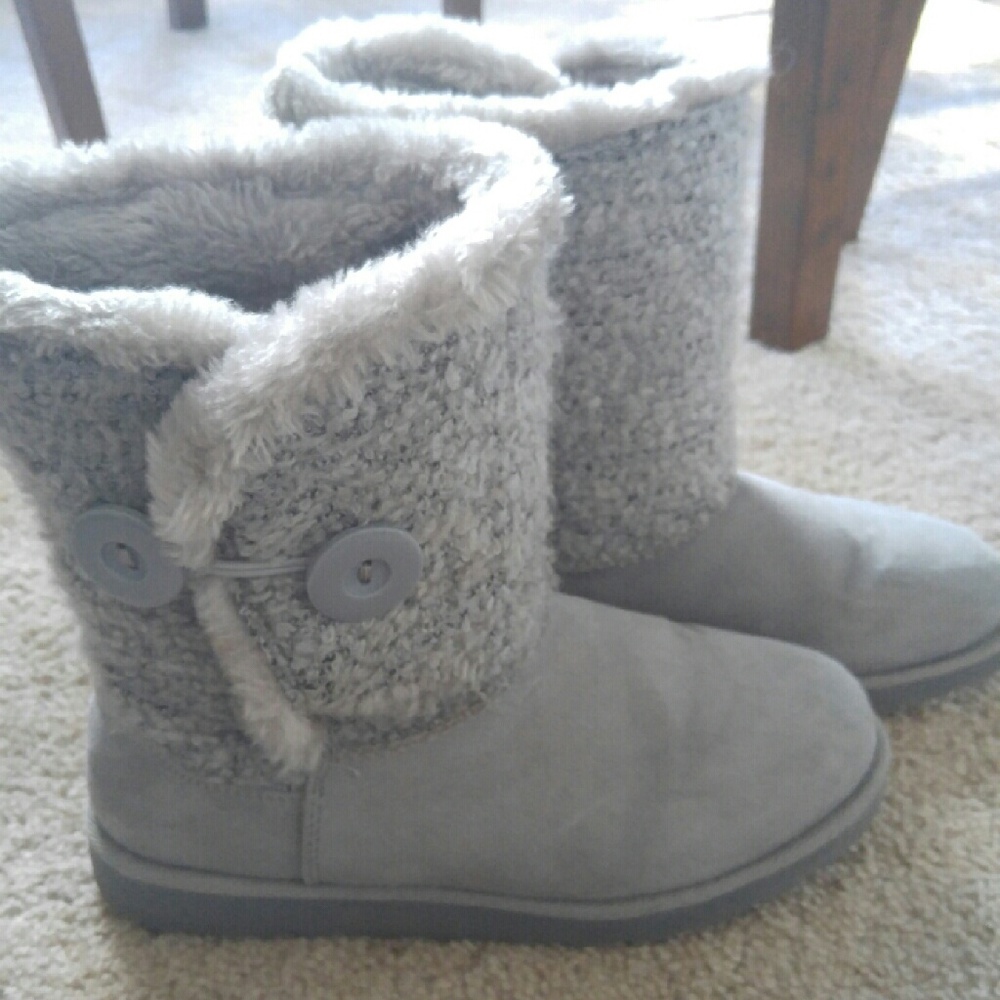 Cute fuzzy boots!