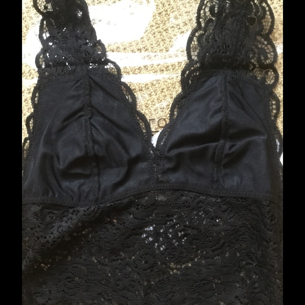 Scallop Lace Brallete in Black - Picture 5 of 5