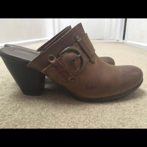 LAST CHANCE DONATING Brown Leather Slides