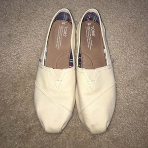 Brand new canvas TOMS! Size 8W