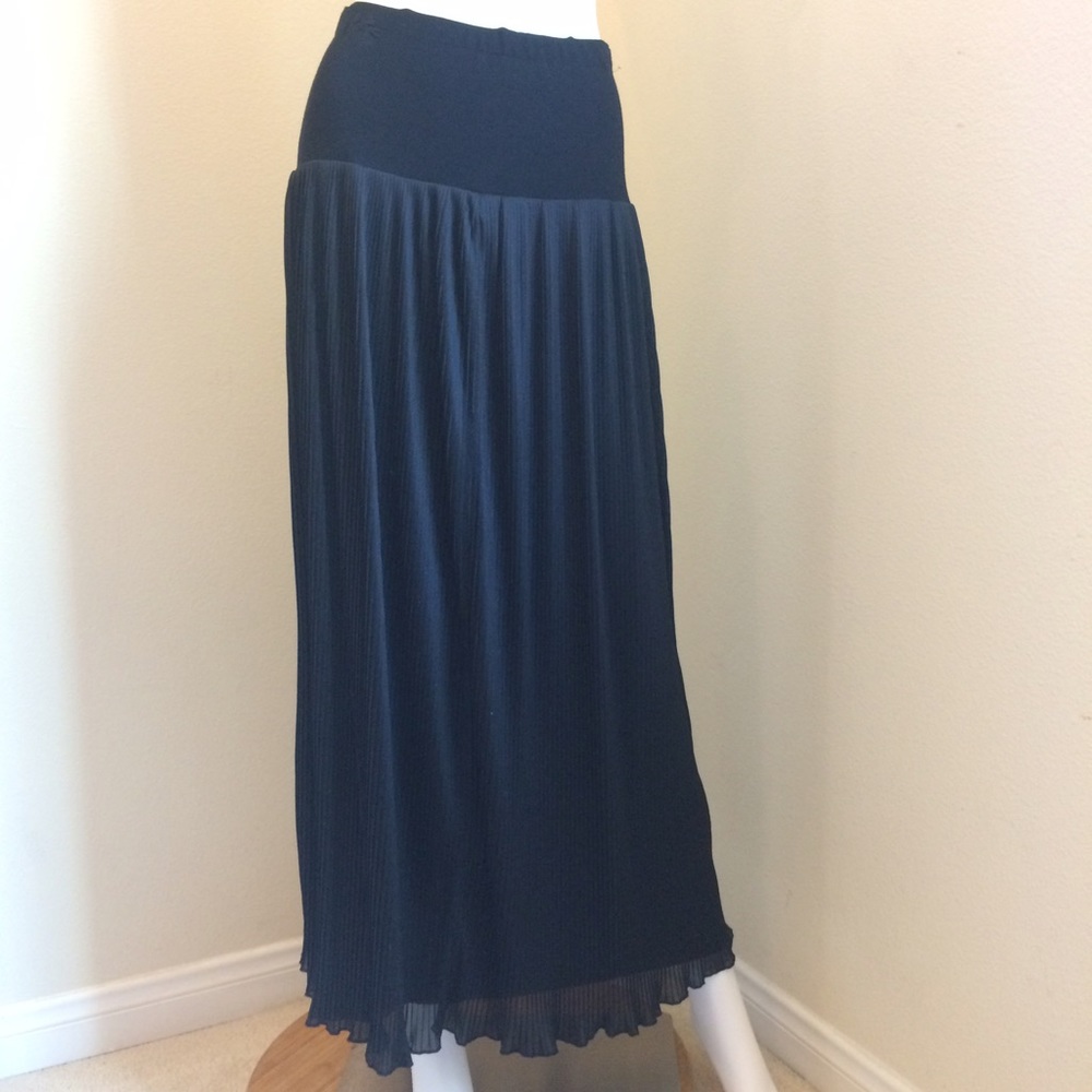 Design History's long black pleated skirt sz S