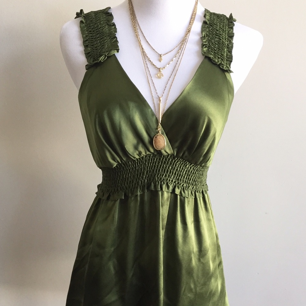 BCBG MAXAZARIA XS 100% Silk Smocked Waist Top