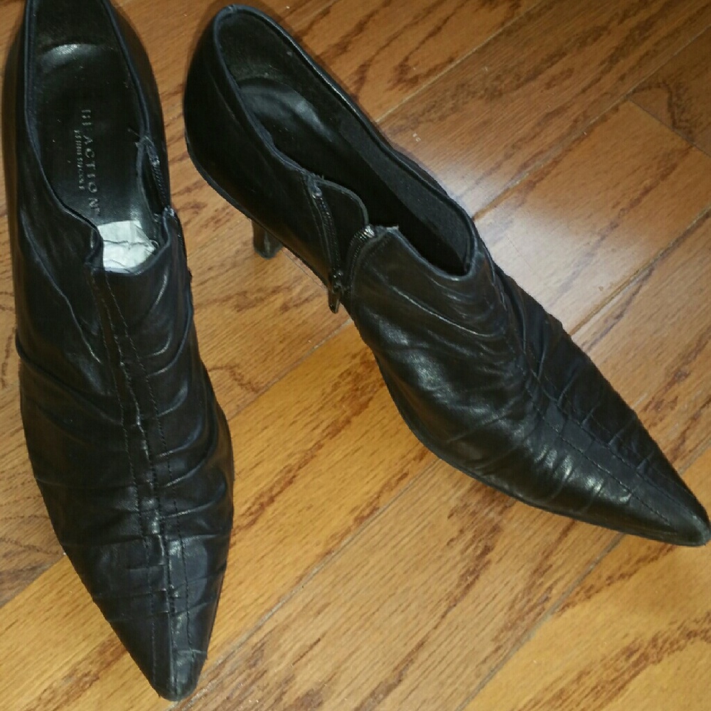 Kennett cole, ruched booties, 8, like new, black