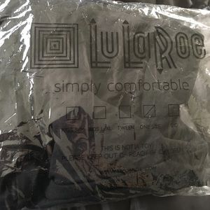 NWOT Lularoe Black OS Leggings