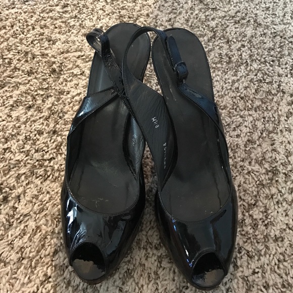 Stuart Weitzman Black Patent peep toe Sandal - Picture 4 of 4