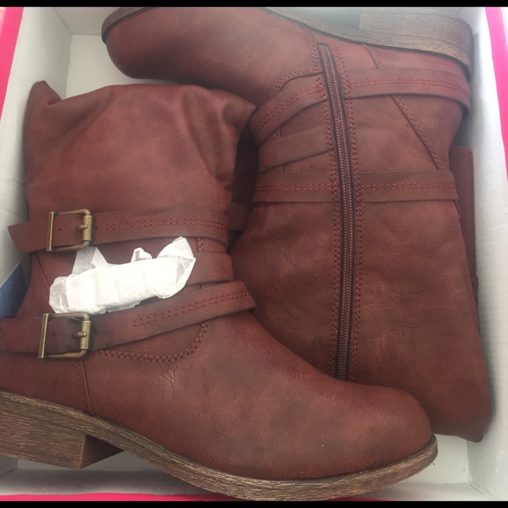 Wide calf, knee high boots. Color is burgundy