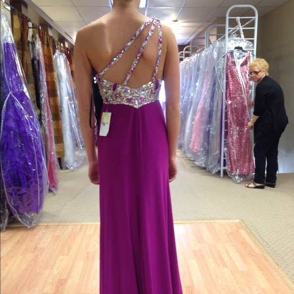 LONG GOWN - Picture 2 of 4