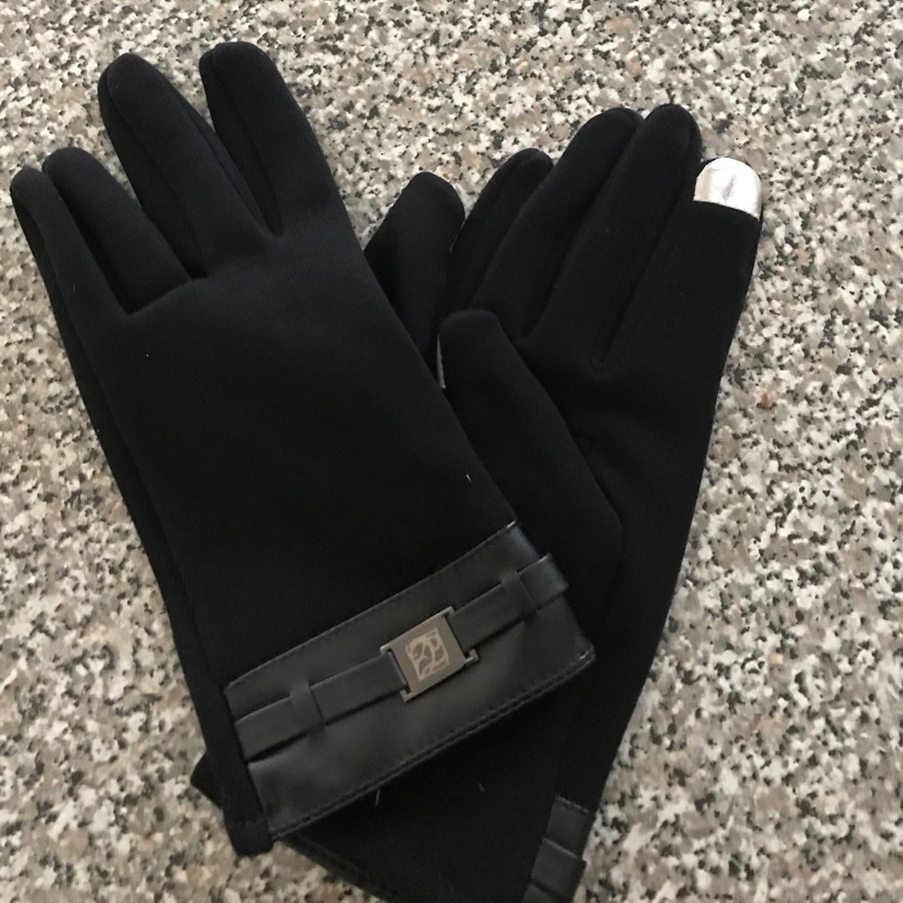 Men's touchscreen gloves.