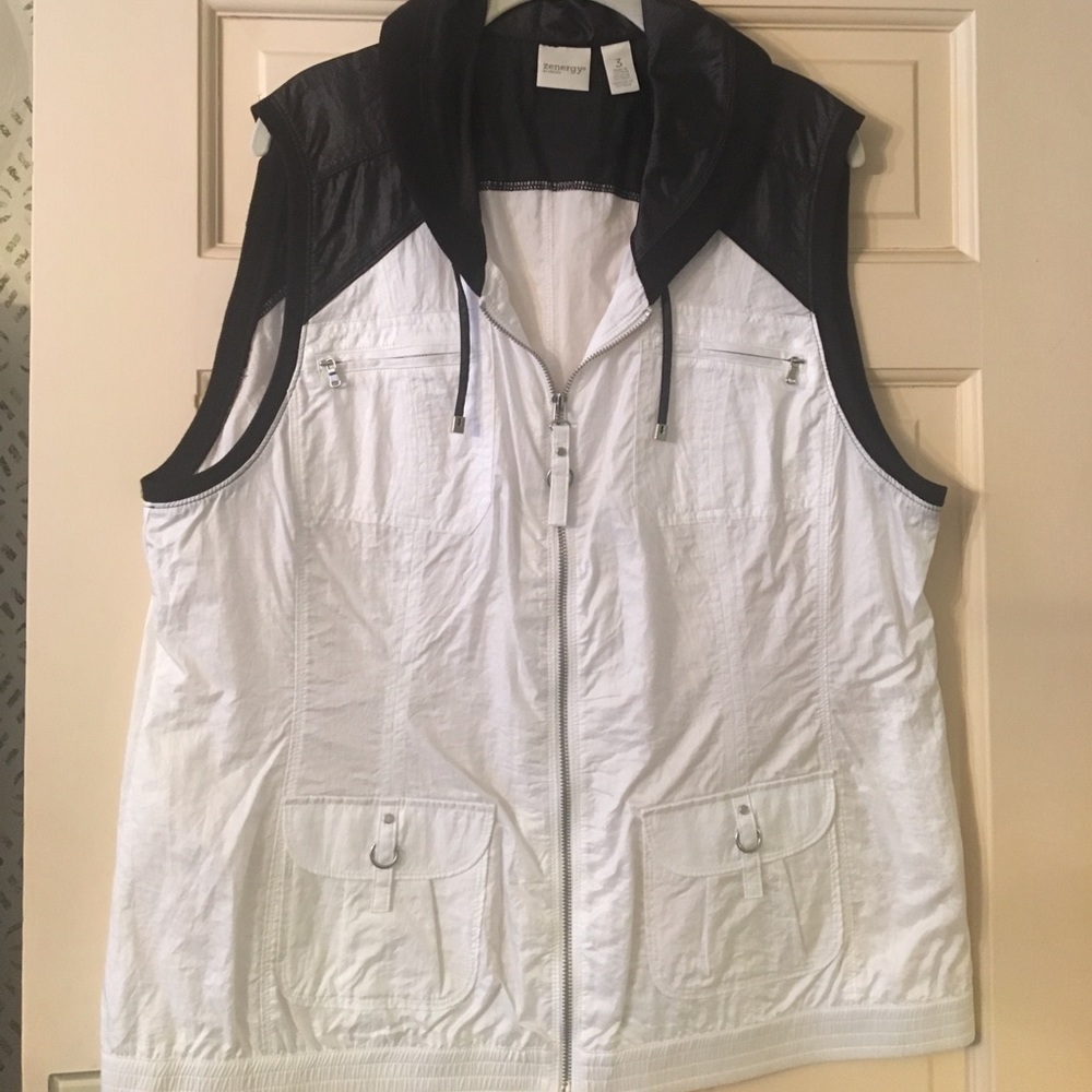 NWOT Chico's Nylon Spring Vest