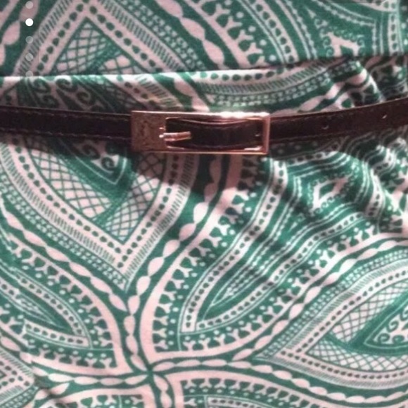 Women's green/white floral print sleeveless dress - Picture 2 of 4