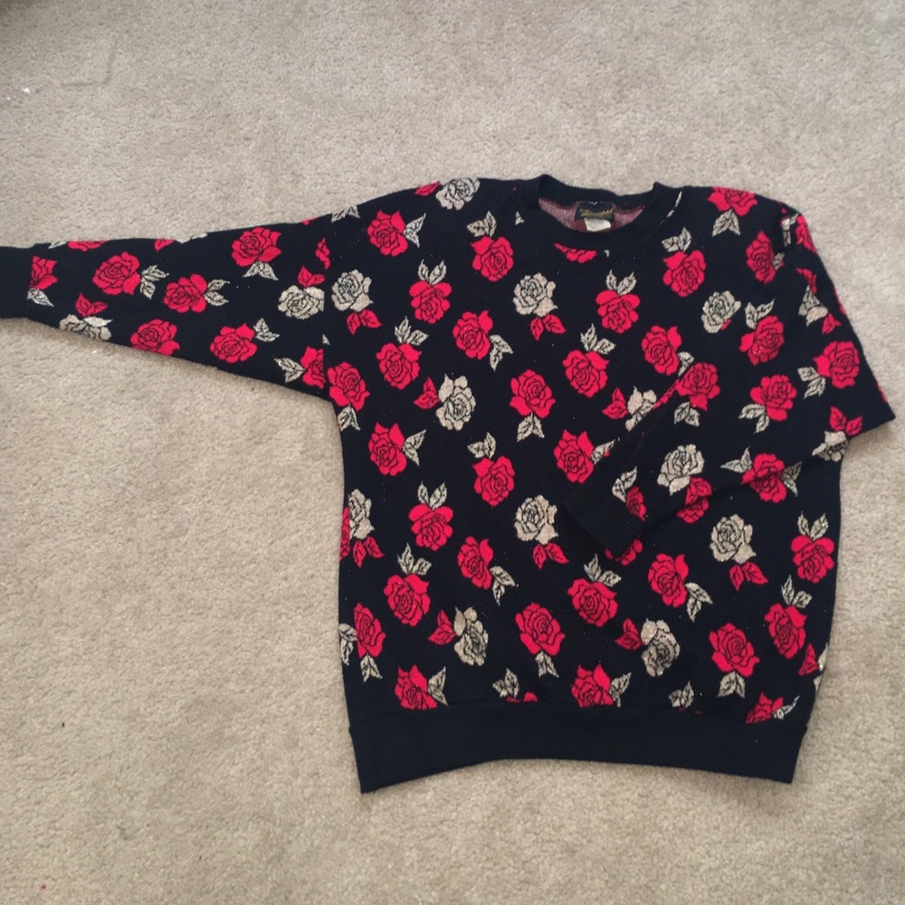 *****RED***** Vintage Rose Pullover