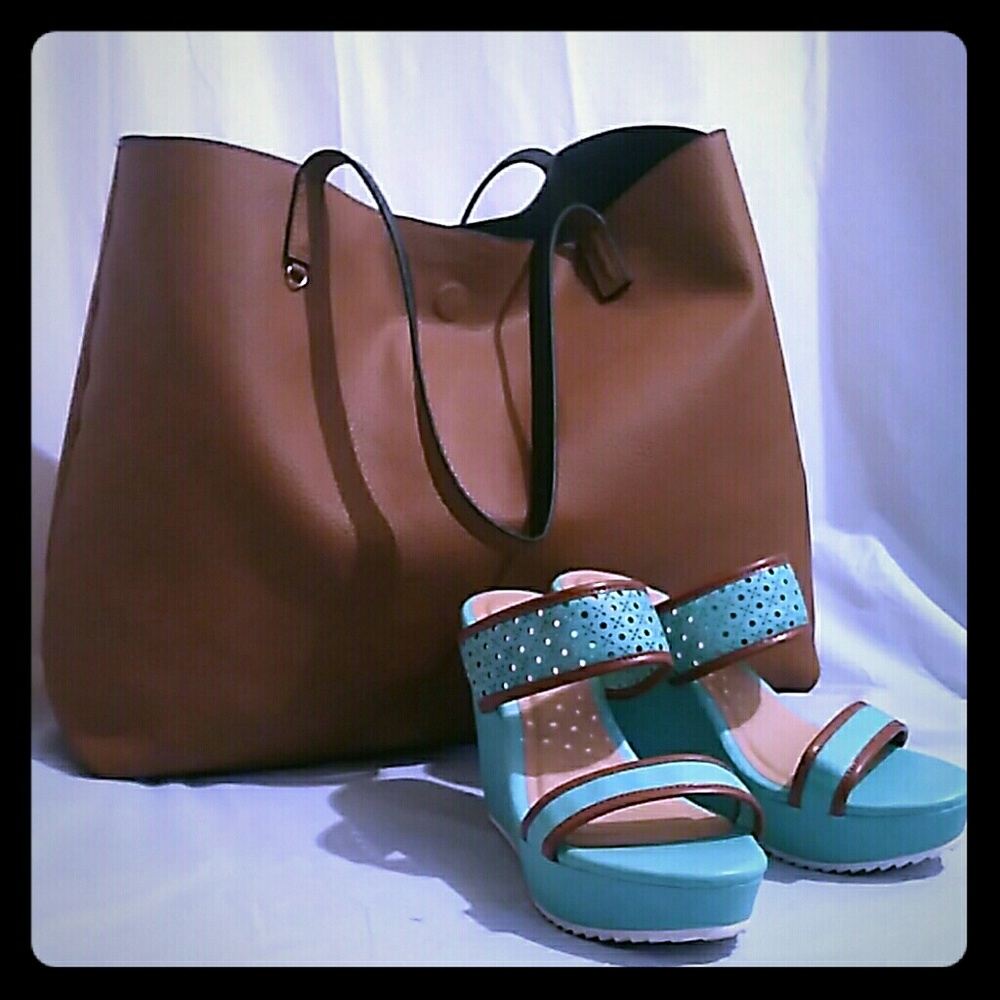 NWOT Bamboo Laser Cut Sandals