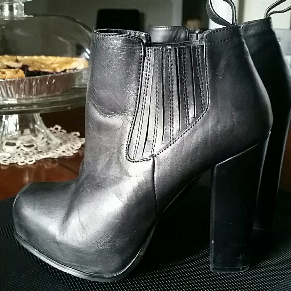 💯% leather booties