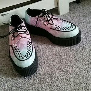 Hello Kitty Creepers