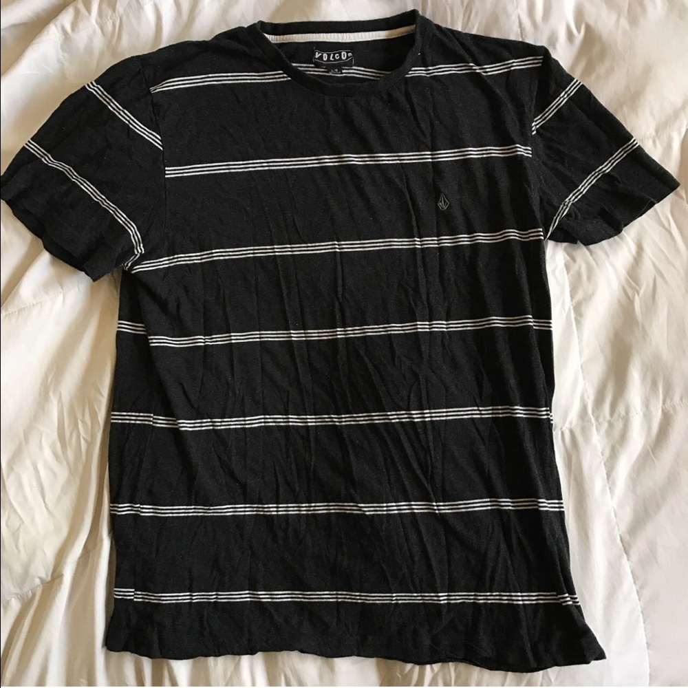 volcom black & white basic stiped tshirt .