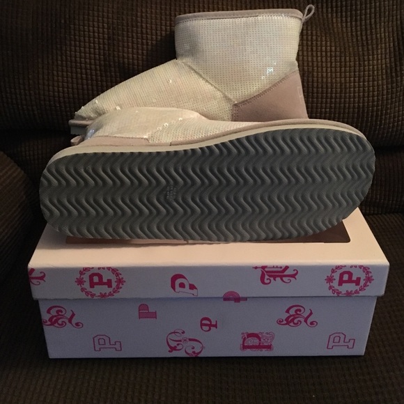 Pink VS fur lined mukluk boots. NWOT. - Picture 2 of 6