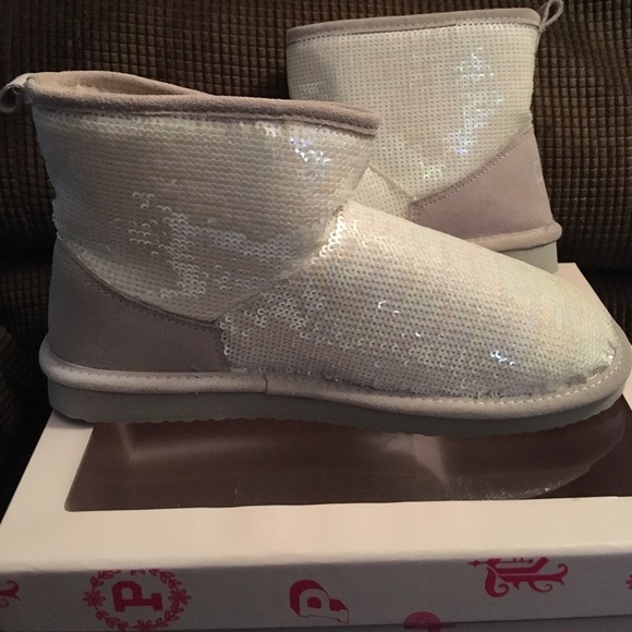 Pink VS fur lined mukluk boots. NWOT. - Picture 3 of 6