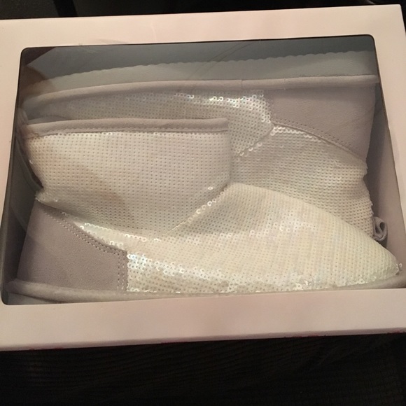 Pink VS fur lined mukluk boots. NWOT. - Picture 6 of 6