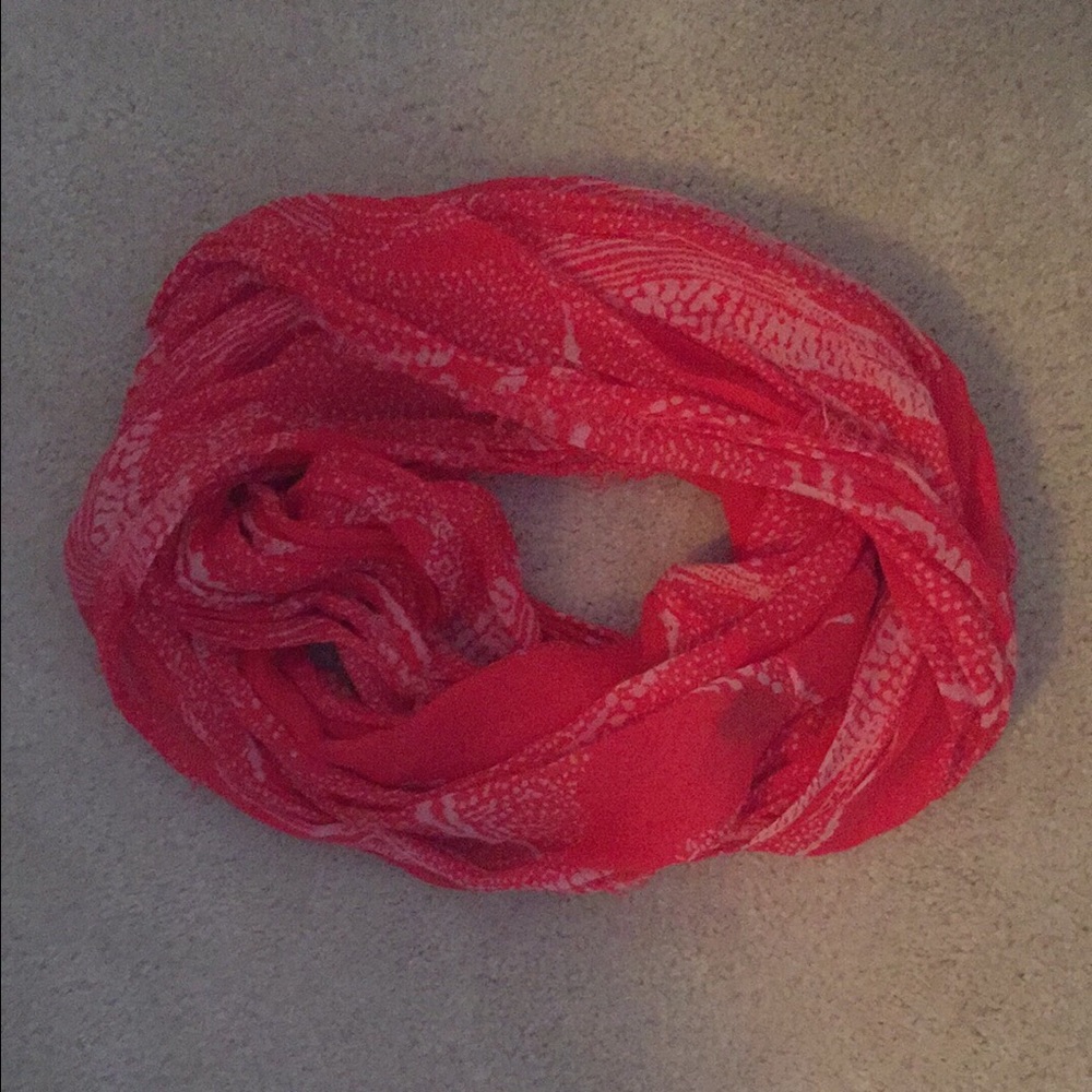 ❤️ Red infinity scarf!