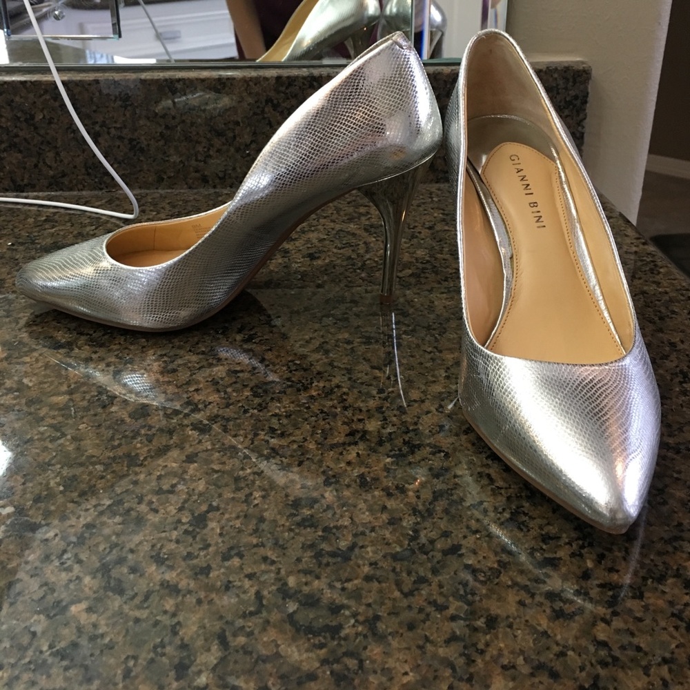 Gianni Bini Silver heels