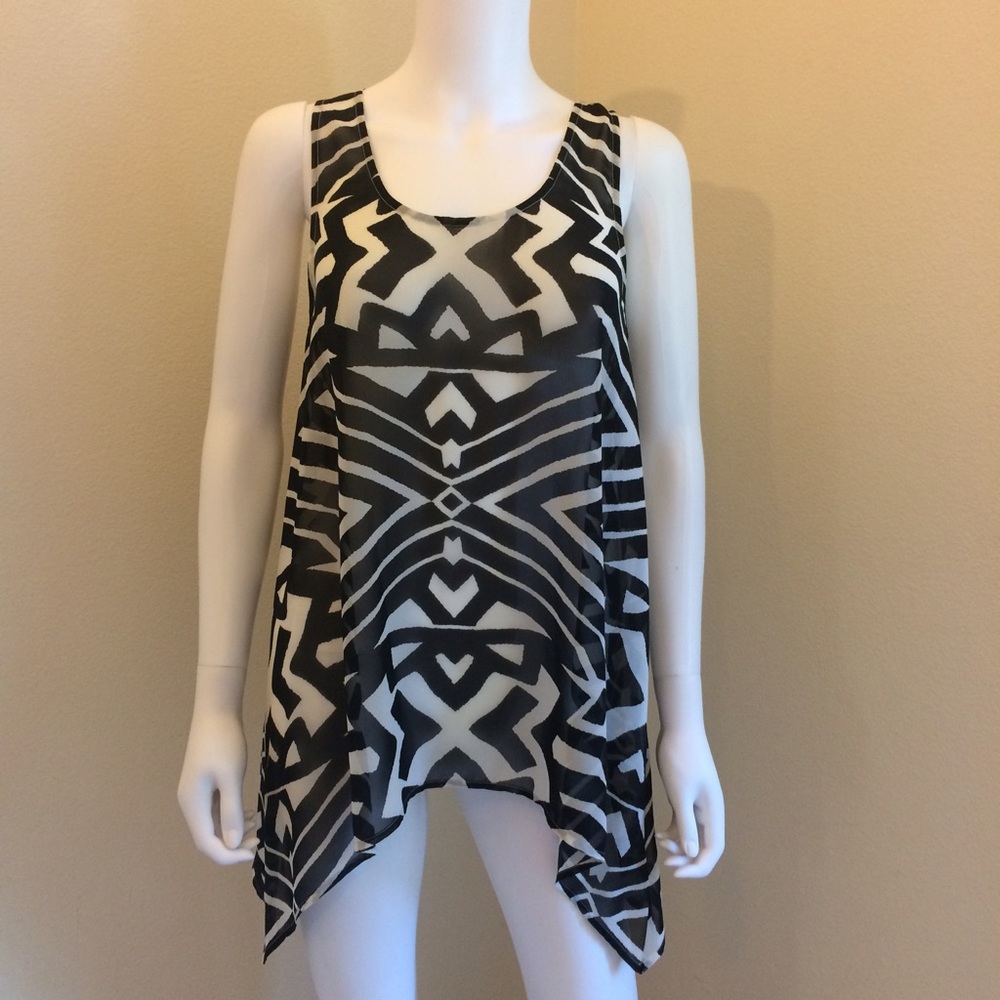 Daniel Rainn black & white sheer shark bite top M