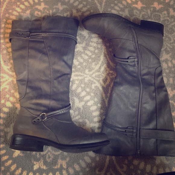 Shoes - Tall gray boots