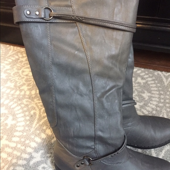 Tall gray boots - Picture 2 of 6