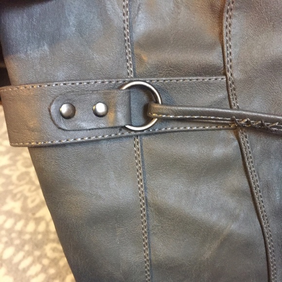 Tall gray boots - Picture 5 of 6