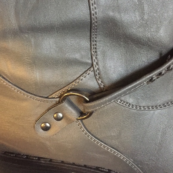 Tall gray boots - Picture 6 of 6