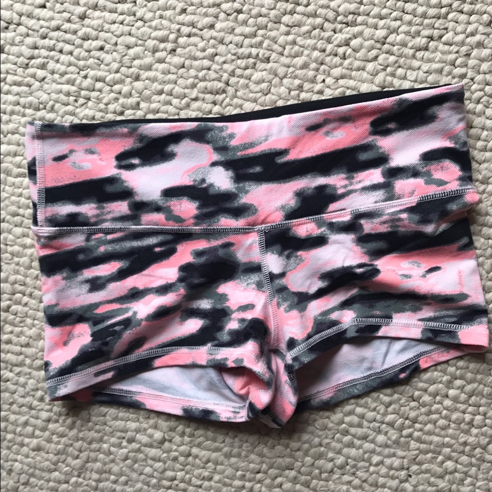 Lululemon "boogie short"