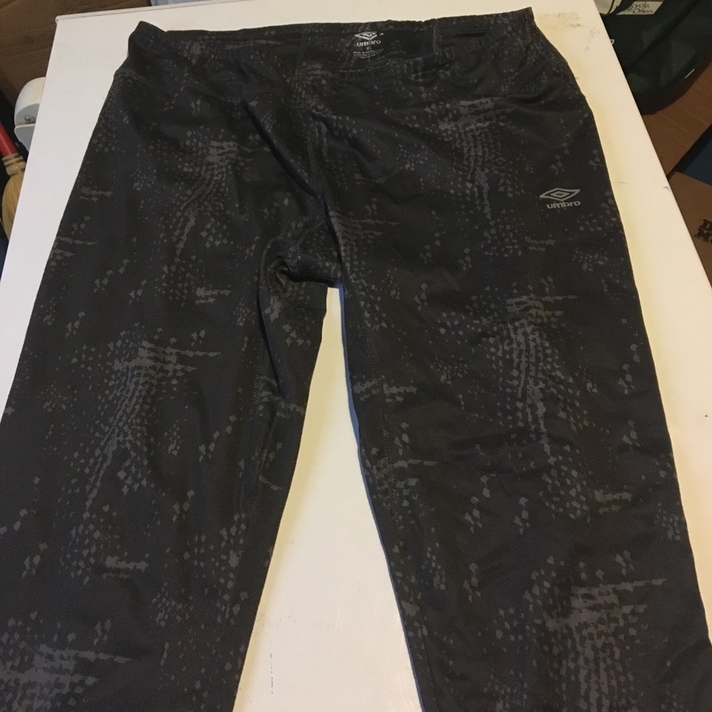 Dark grey leggings with light grey dots