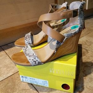 Kenneth Cole Reaction wedge sandal size 8