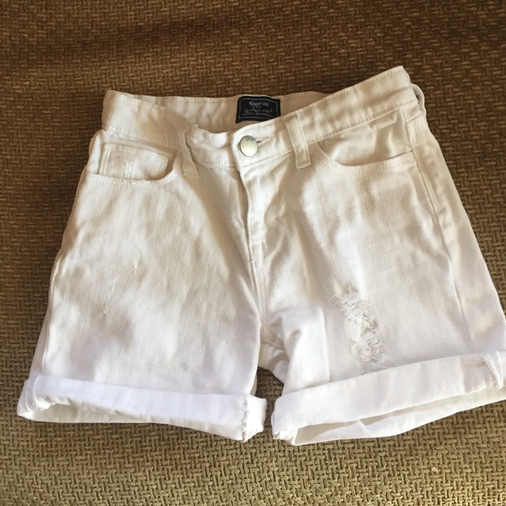 Gap wht shorts