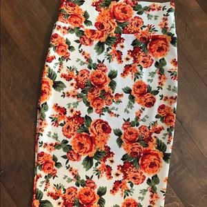 **SOLD**Lularoe Cassie Skirt