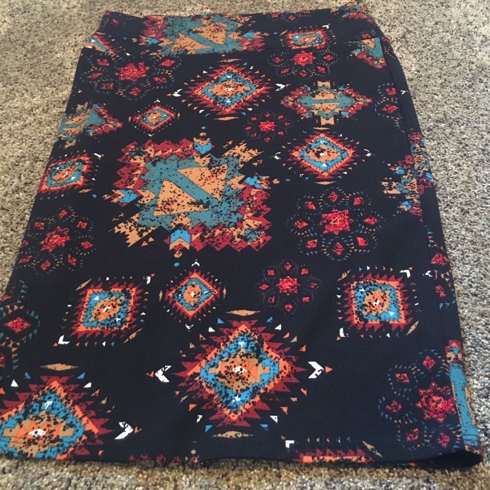 Lularoe Cassie skirt size large. Super cute