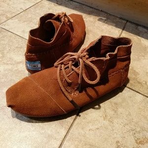 TOMS moccasins size 8.5