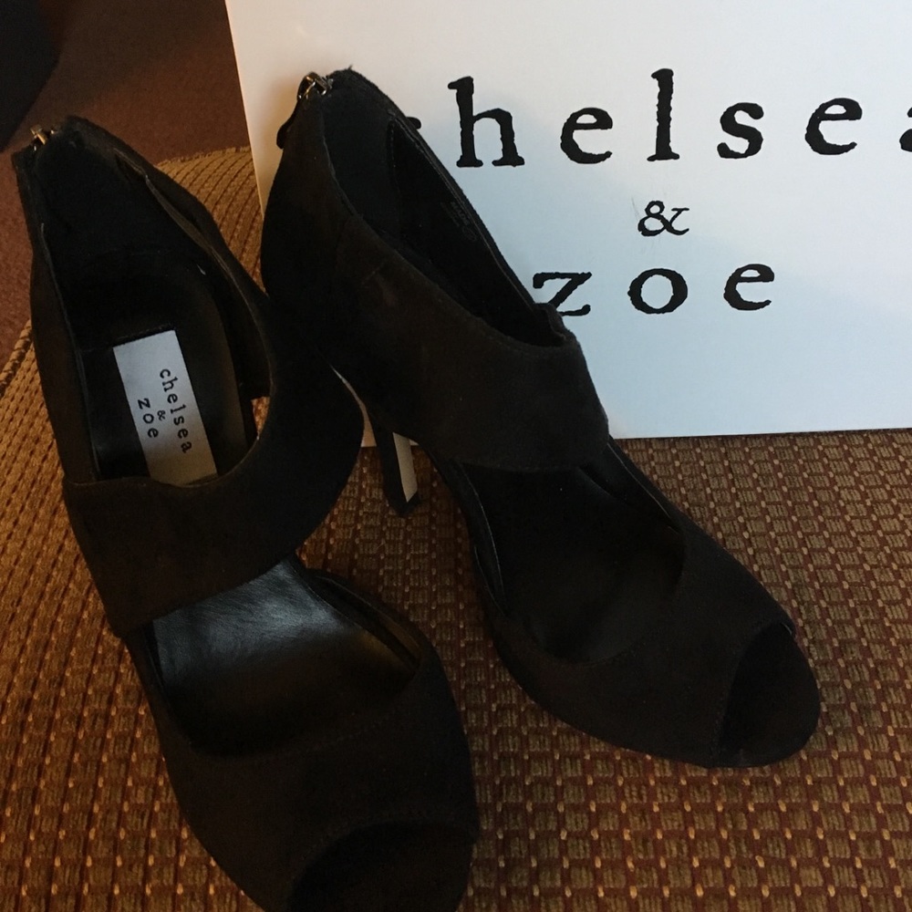 Brand new pumps by Chelsea & Zoe