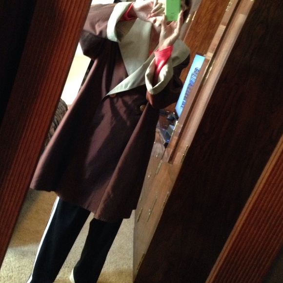 Gorgeous floaty reversible coat! Has a gorgeous sheen perfect for spring weather - Picture 2 of 3