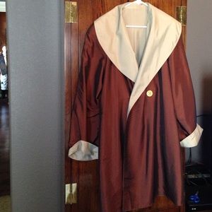 Gorgeous floaty reversible coat! Has a gorgeous sheen perfect for spring weather