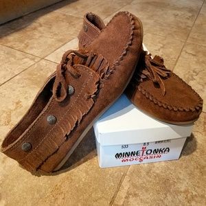 Minnetonka brown moccasins size 8.5
