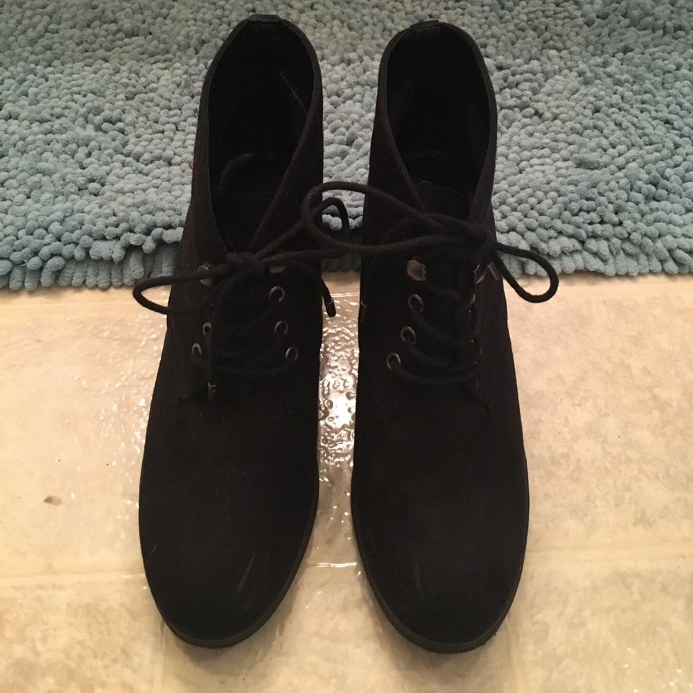 Black wedge boots