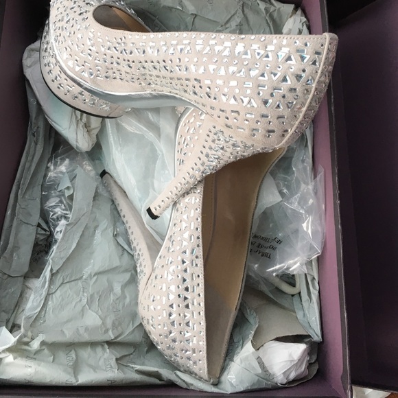 Enzo Angiolini Rhinestone Heels -7.5 M - Picture 3 of 3