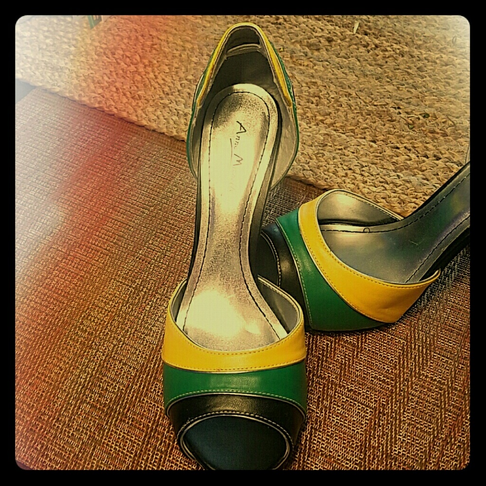 Super cute 3 tone heels