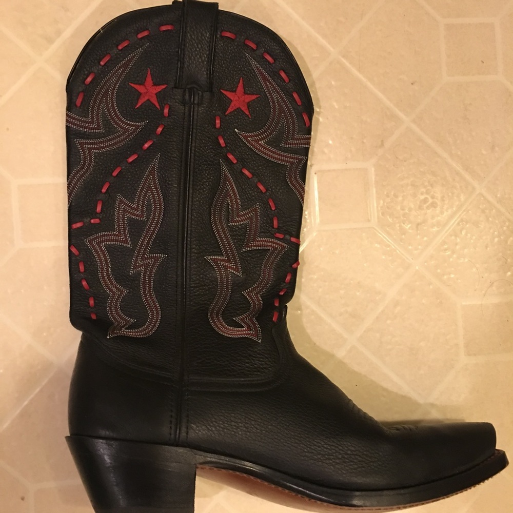 Sale! Durango Cowboy boots. Black/red star.