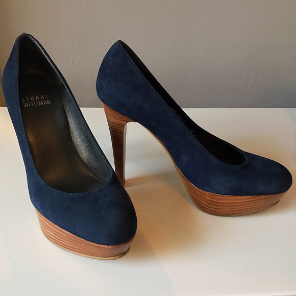 stuart weitzman navy pumps