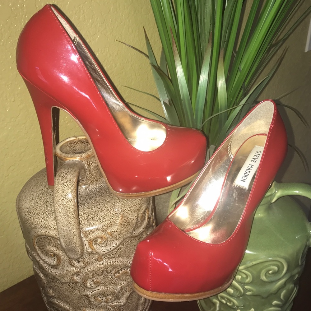 Red Steve Madden platform heels! 👠